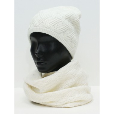 Хомут связанный фактурной вязкой, белый Хомут связанный фактурной вязкой, белый