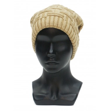Шапка связанная фактурной вязкой, бежевый Шапка связанная фактурной вязкой, бежевый