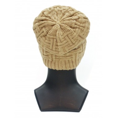 Шапка связанная фактурной вязкой, бежевый Шапка связанная фактурной вязкой, бежевый