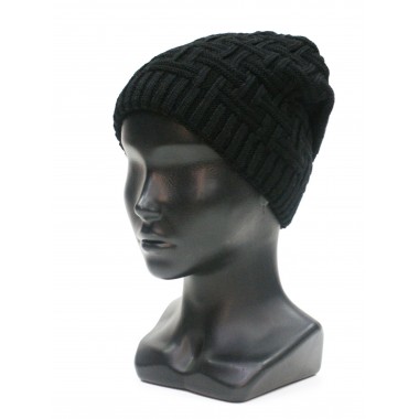Шапка связанная фактурной вязкой, черный Шапка связанная фактурной вязкой, черный