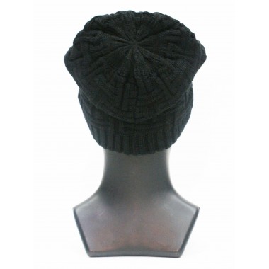 Шапка связанная фактурной вязкой, черный Шапка связанная фактурной вязкой, черный