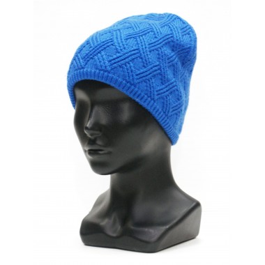 Шапка связанная фактурной вязкой, подростковая, голубой Шапка связанная фактурной вязкой, подростковая, голубой
