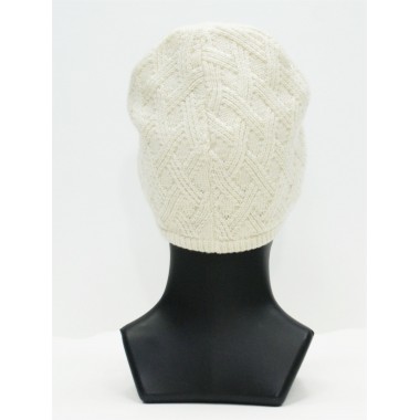 Шапка связанная фактурной вязкой, подростковая, молочный Шапка связанная фактурной вязкой, подростковая, молочный